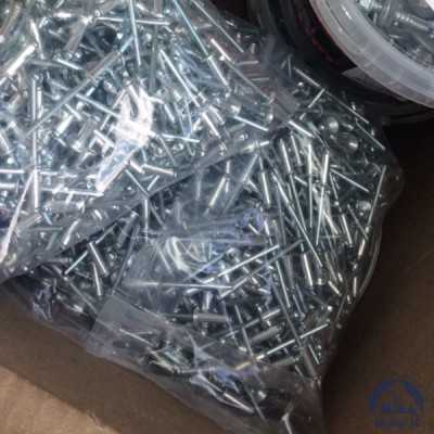 Заклёпка пластиковая нажимная черная 5х6,5 мм с шляпкой купить в Алматы